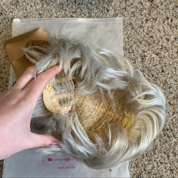 Emmor Short Silver Grey Human Hair Wigs for Women Blend with Healthy Memory Fibe - Picture 4 of 6